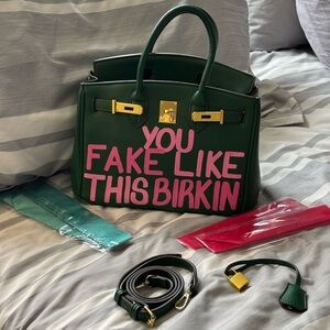 Sonique Saturday House YFLTB 30CM